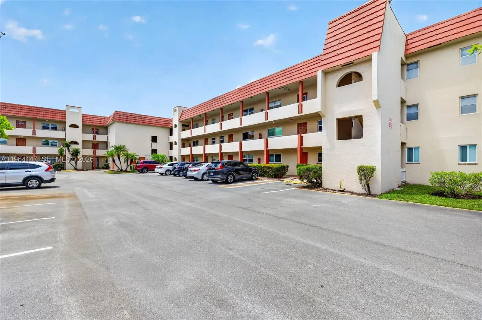1 bedroom 1 bath Residential for sale at 8040 N Sunrise Lakes Dr # 108, Sunrise FL 33322