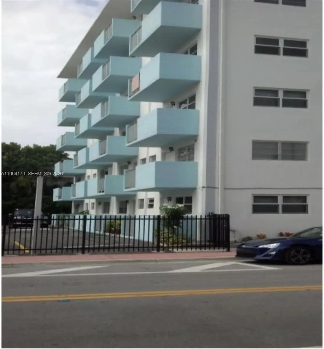 1 bedroom 1 bath Residential for sale at 801 Meridian Ave # 3B, Miami Beach FL 33139