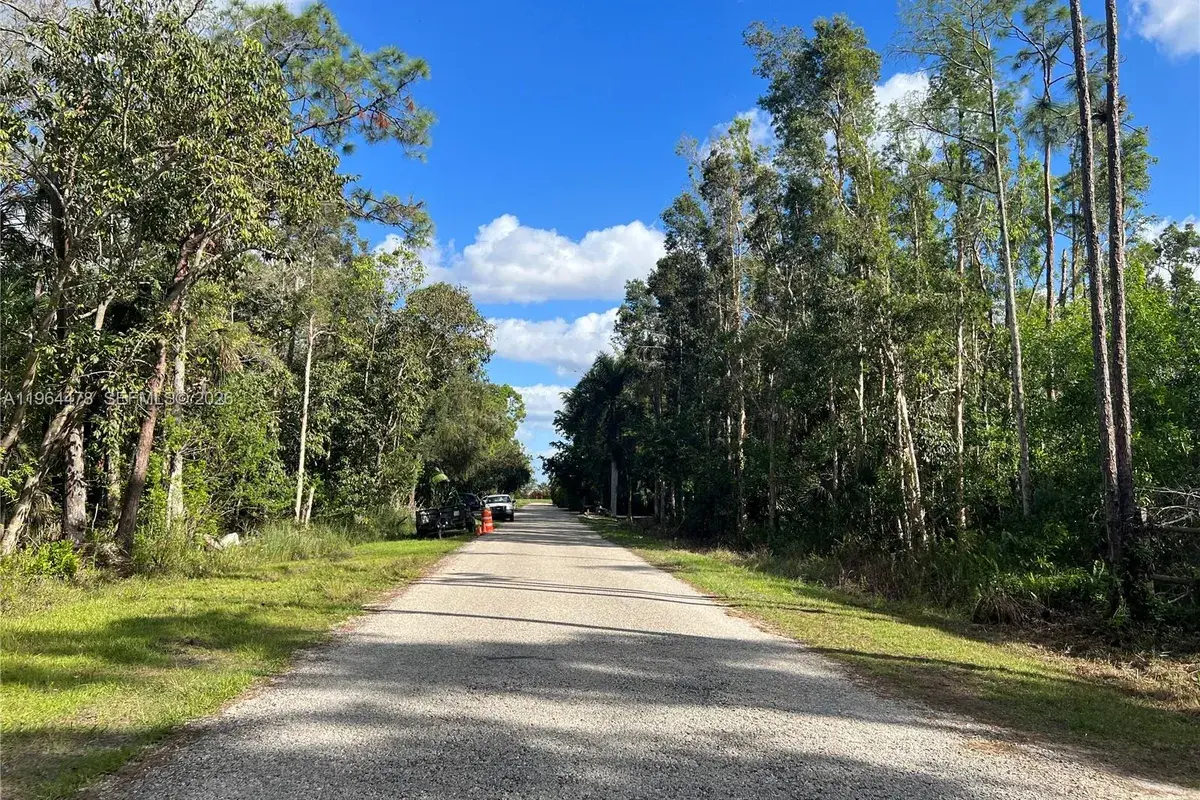 3050 Pine Tree Dr, Naples FL 34112