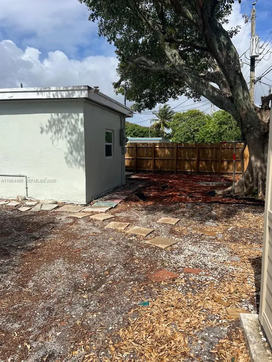 2561 NW 18th Ct, Fort Lauderdale FL 33311