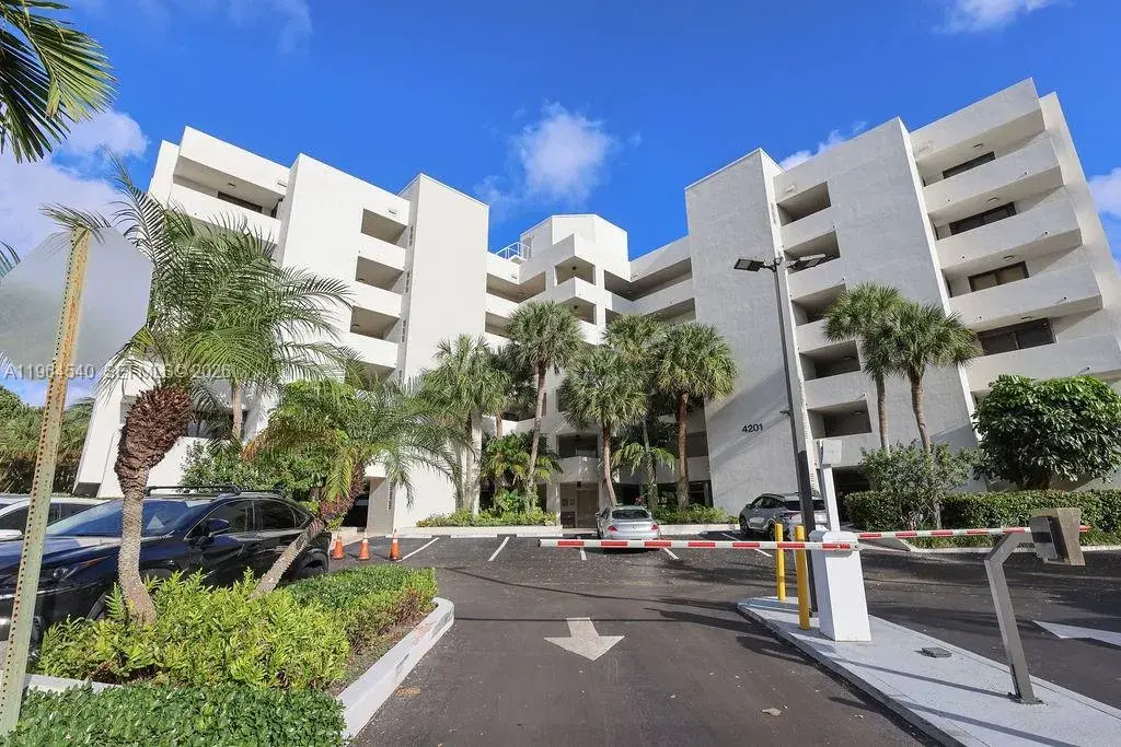 2 bedroom 2 bath Residential for sale at 4201 N Ocean Dr # 304, Hollywood FL 33019