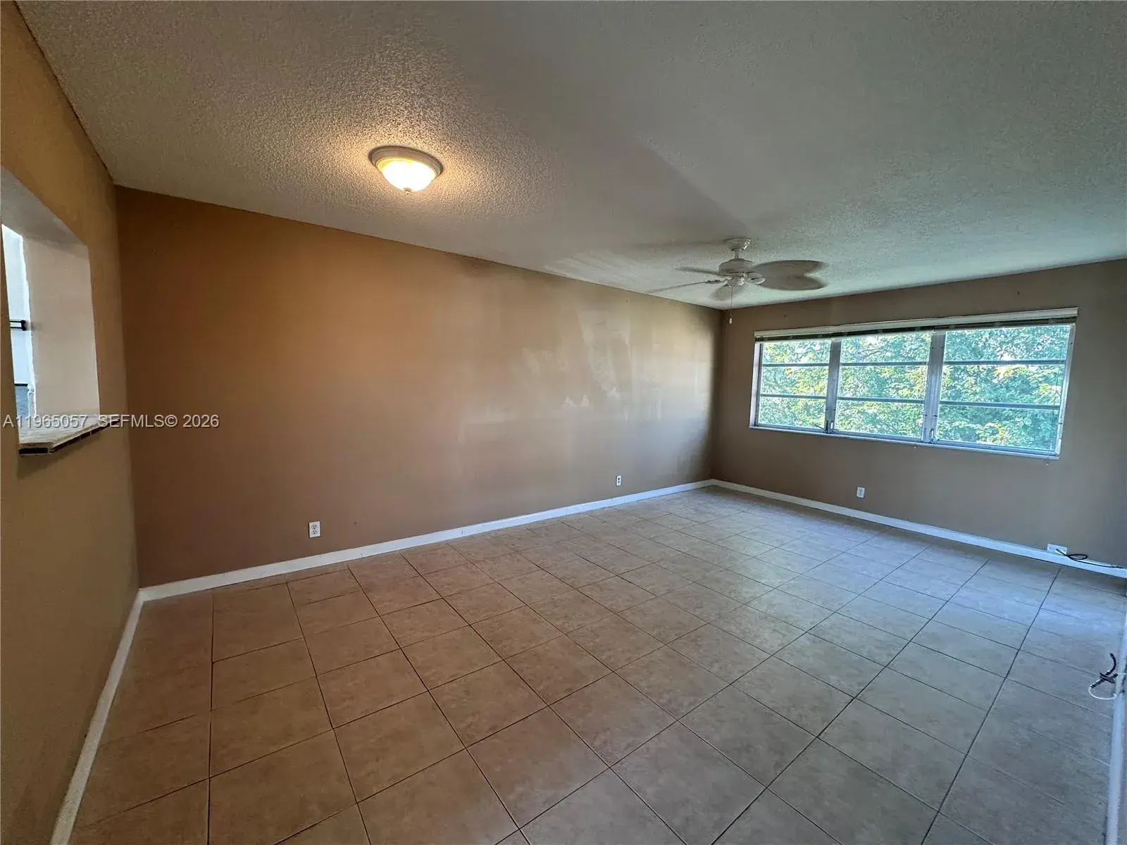 1 bedroom 1 bath Residential for sale at 2223 Park Ln # 304, Hollywood FL 33021