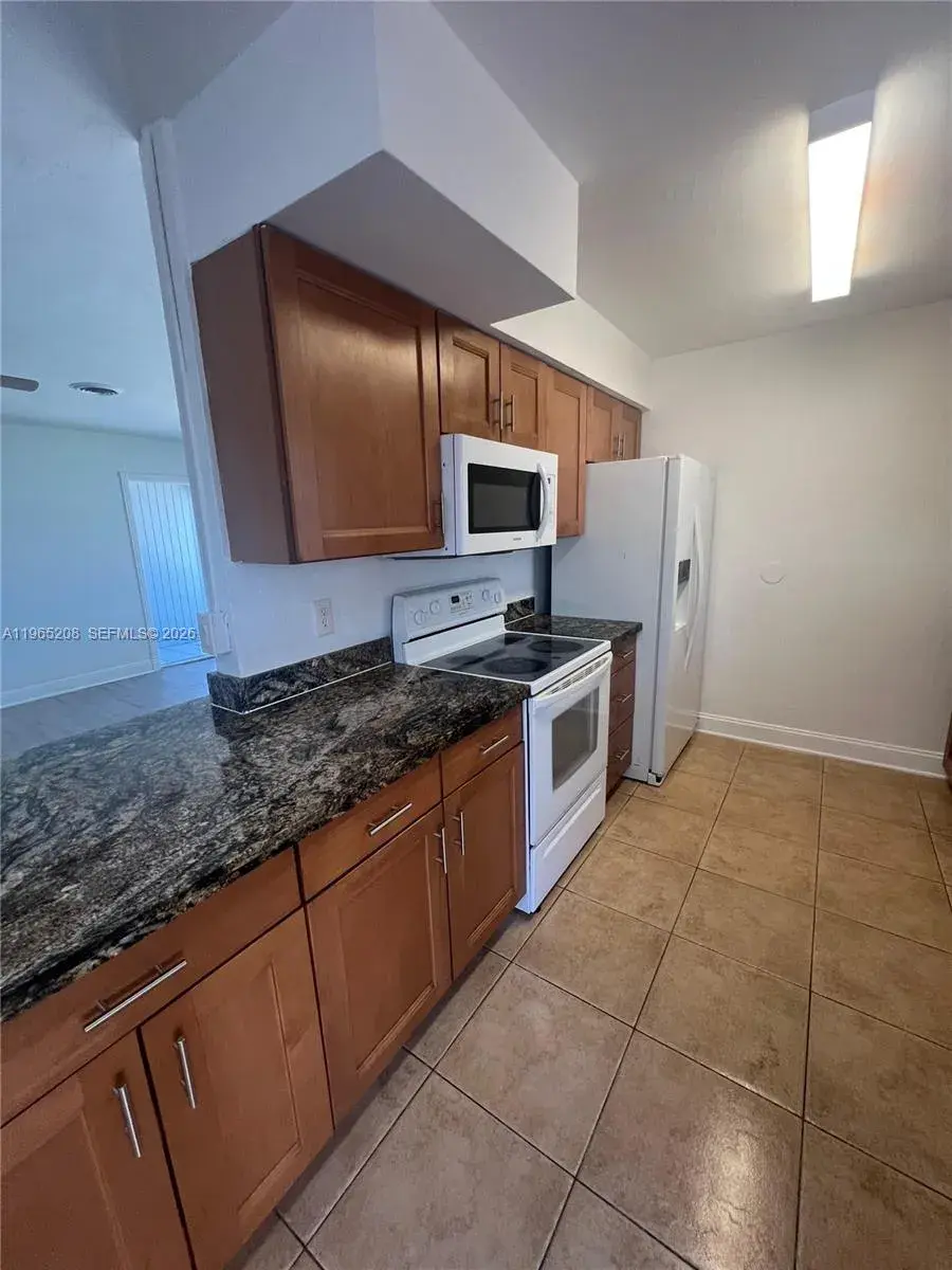 2010 N 61st Ave # 0, Hollywood FL 33024