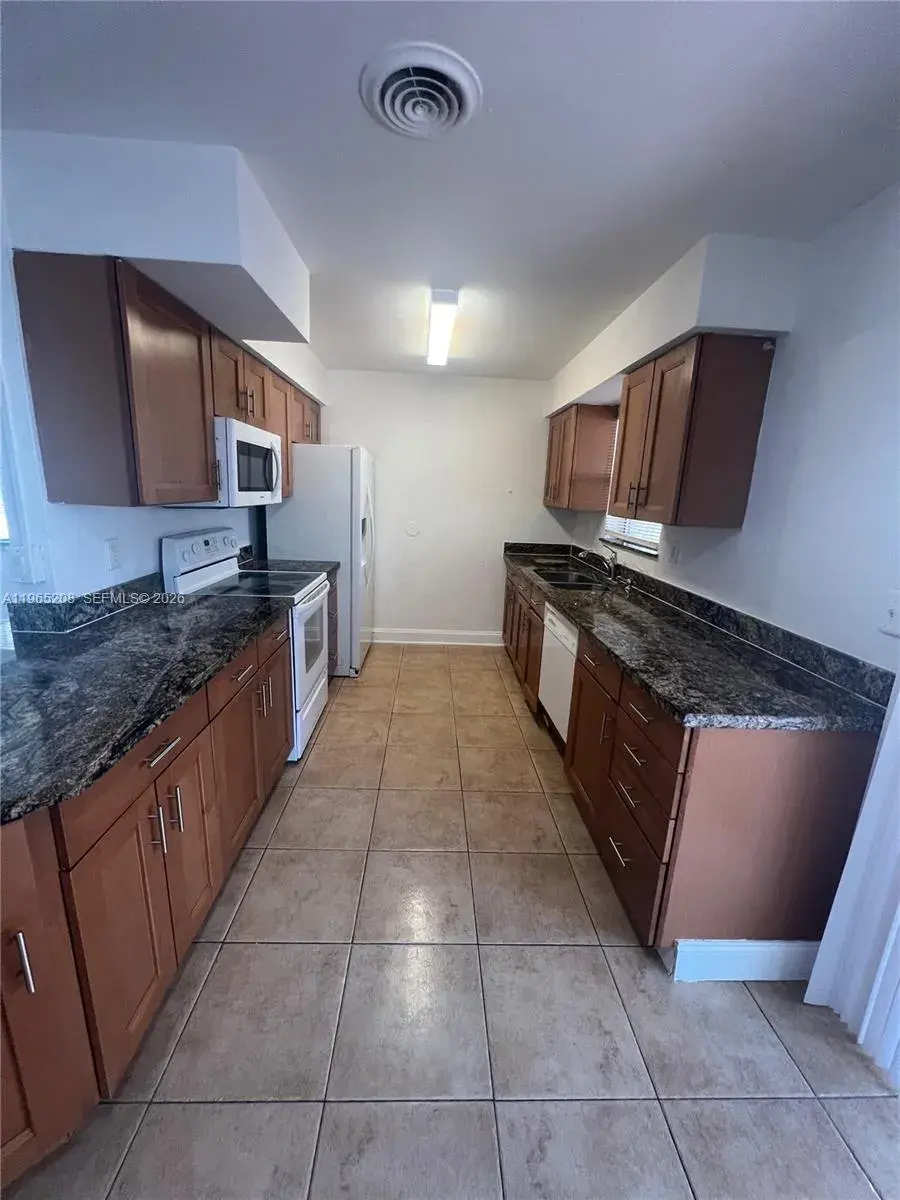 2010 N 61st Ave # 0, Hollywood FL 33024