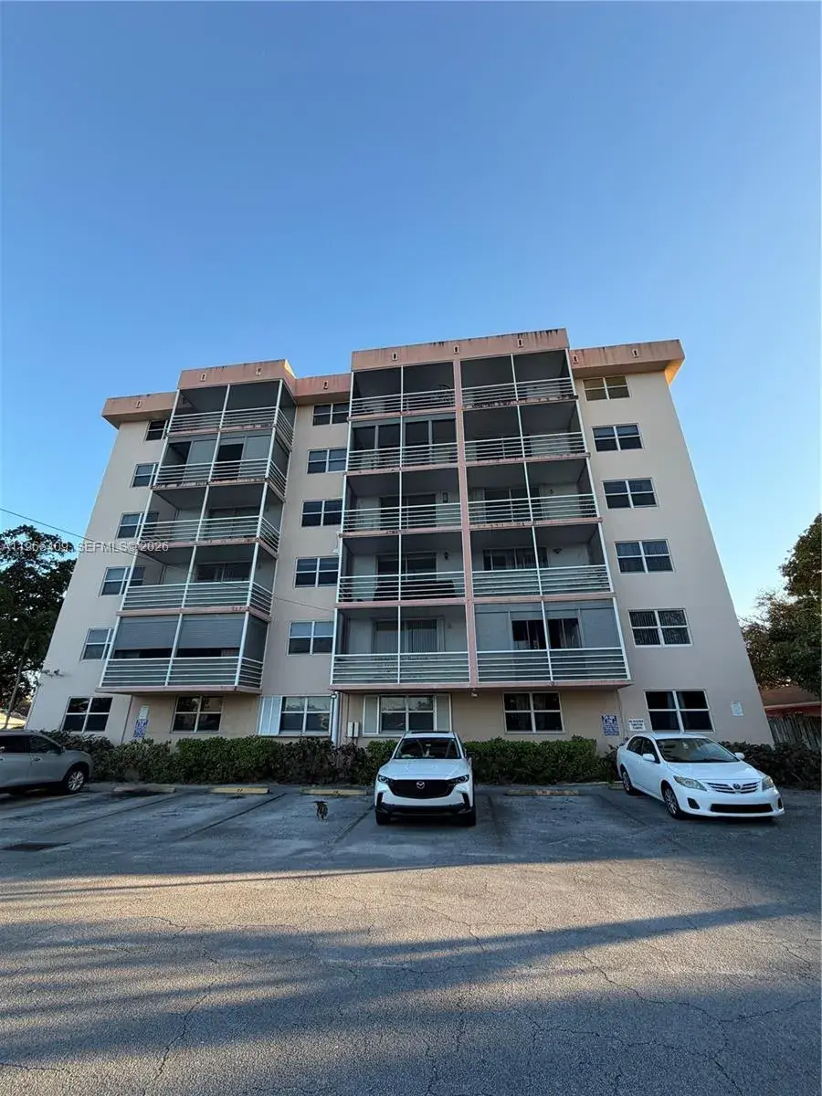 1830 Dixieanna St # 406, Hollywood FL 33020