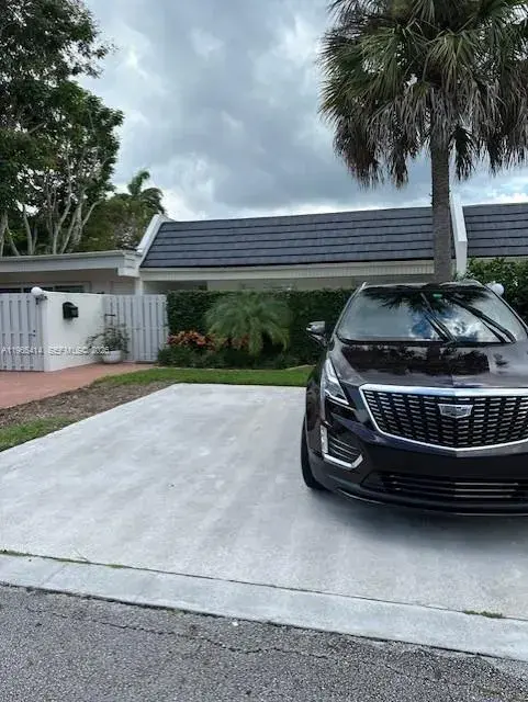 8140 SW 82nd Pl, Miami FL 33143