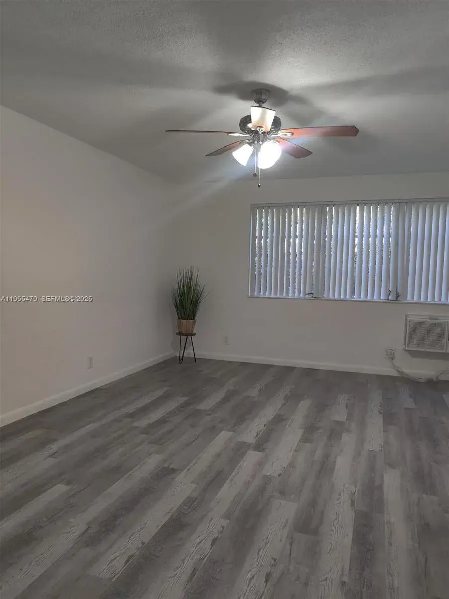 1 bedroom 1 bath Residential Lease for rent at 5950 NE 18th Ave # 504, Fort Lauderdale FL 33334