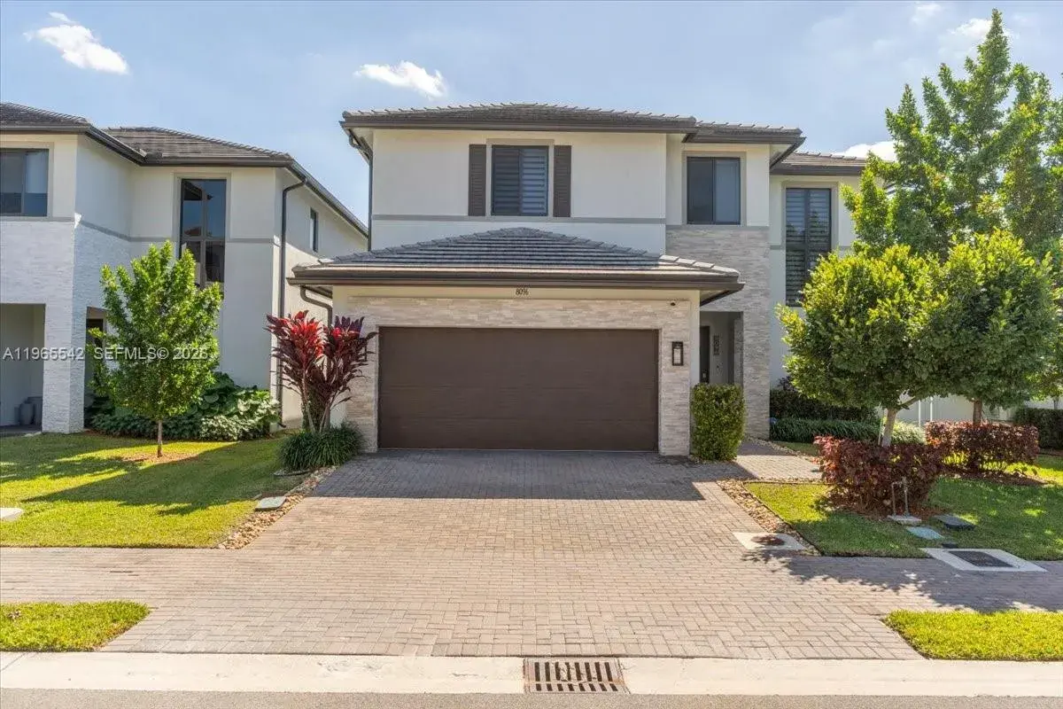 4 bedroom 3 bath Residential for sale at 8096 NW 48th Ter, Doral FL 33166