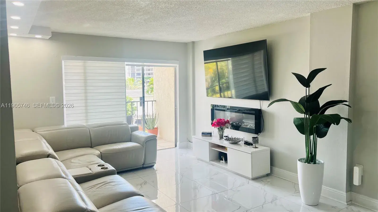 3 bedroom 2 bath Residential for sale at 14250 SW 62nd St # 319, Miami FL 33183