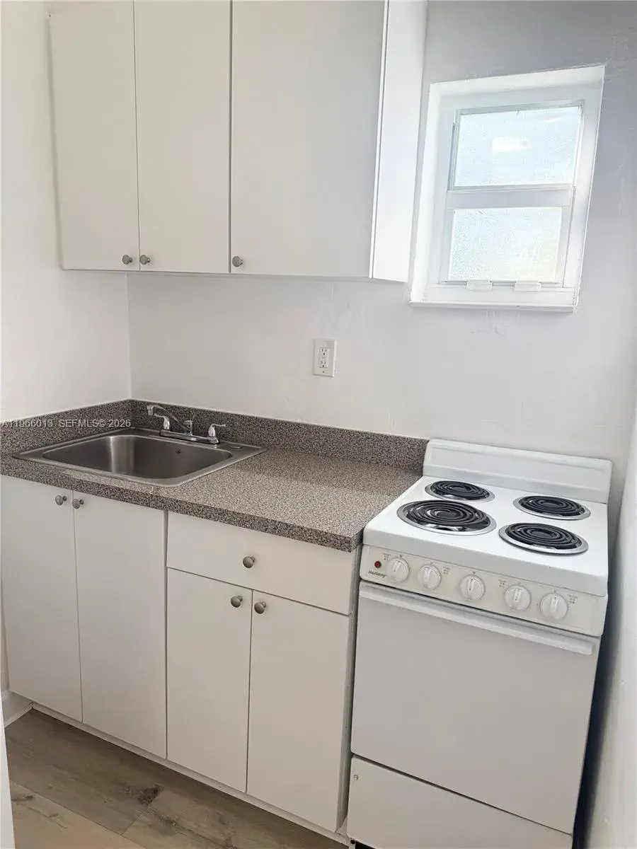 836 NW 10th St # 4, Hallandale Beach FL 33009
