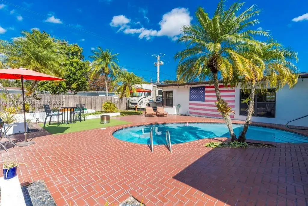 5201 Jefferson St, Hollywood FL 33021