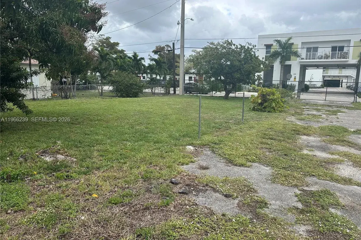 . NW 2nd Ave, Hallandale Beach FL 33009