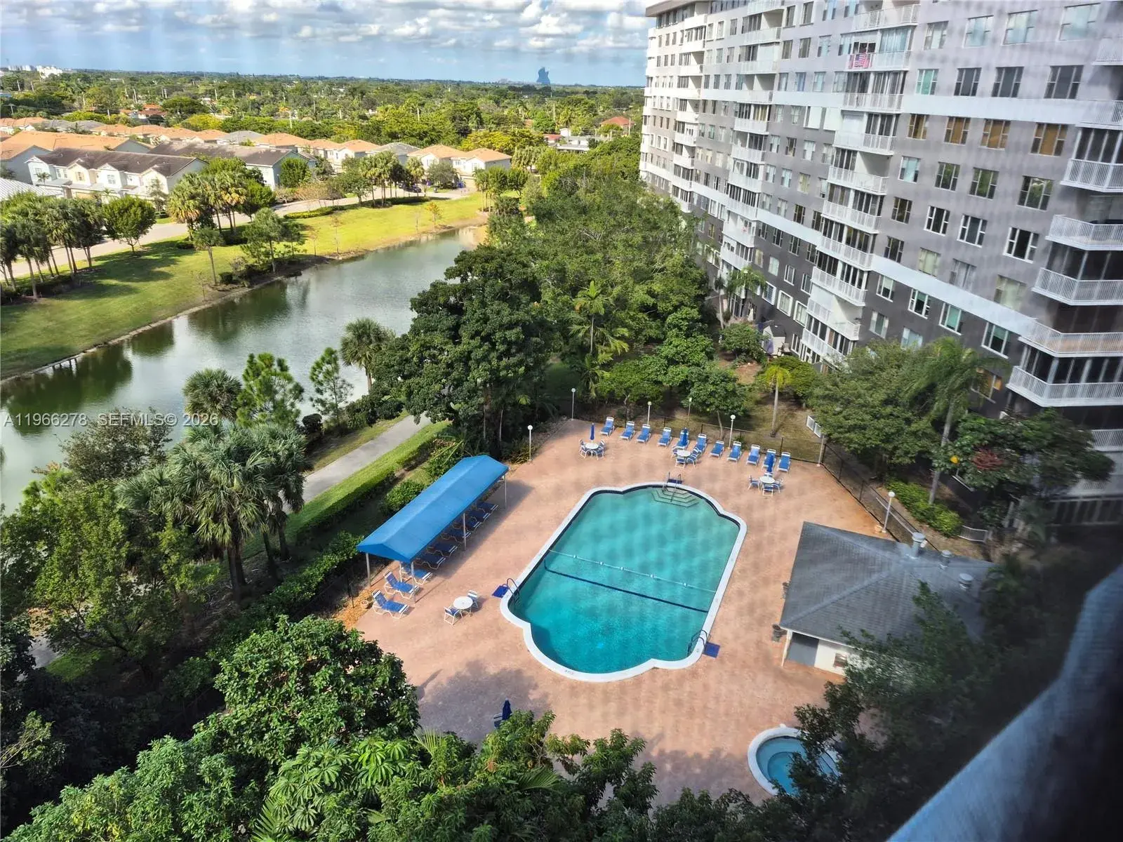 4001 Hillcrest Dr # 416, Hollywood FL 33021