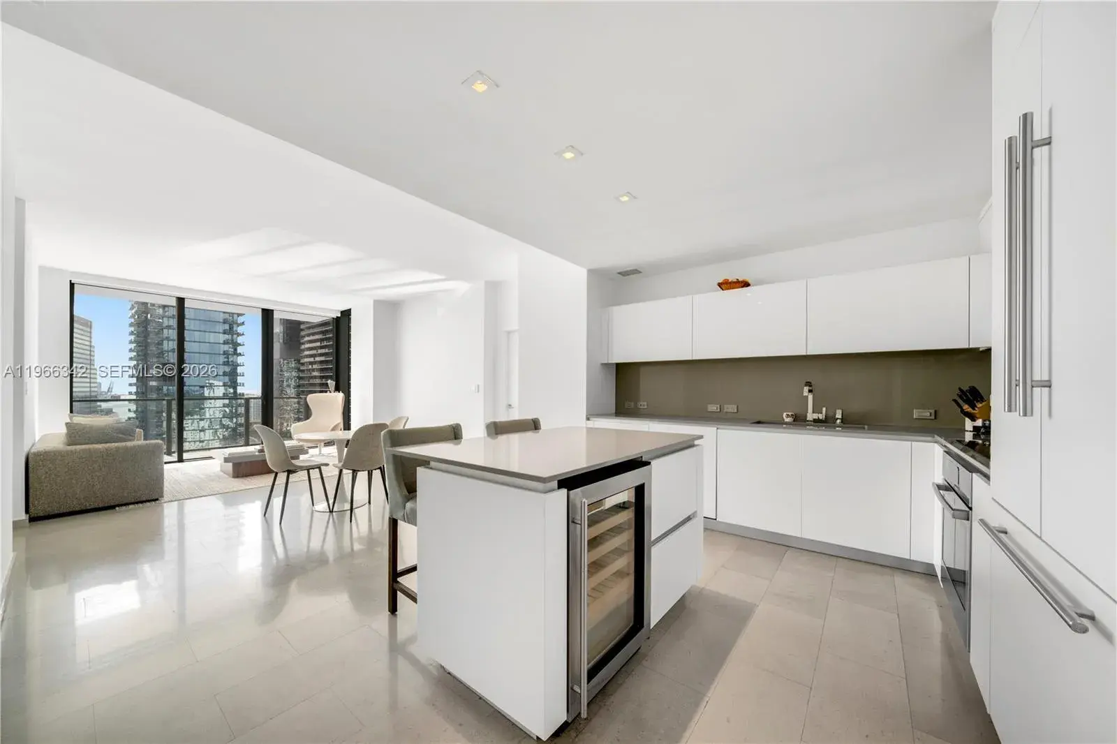 2 bedroom 2 bath Residential Lease for rent at 88 SW 7th St # 2105, Miami FL 33130