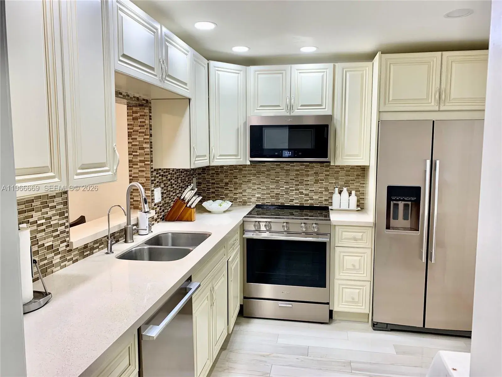 2 bedroom 2 bath Residential for sale at 619 NE 14th Ave # 301, Hallandale Beach FL 33009