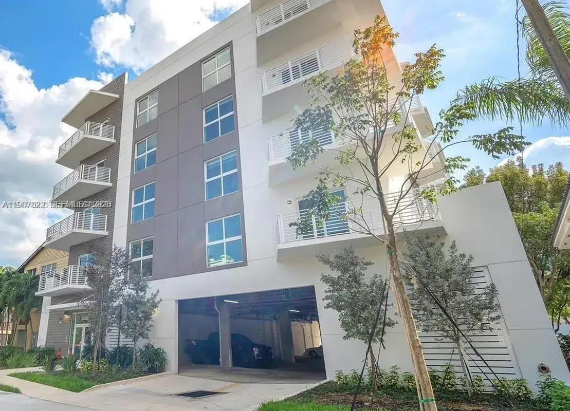 1938 Jackson St # 202, Hollywood FL 33020