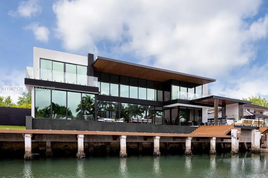 1102 Washington St, Hallandale Beach FL 33019