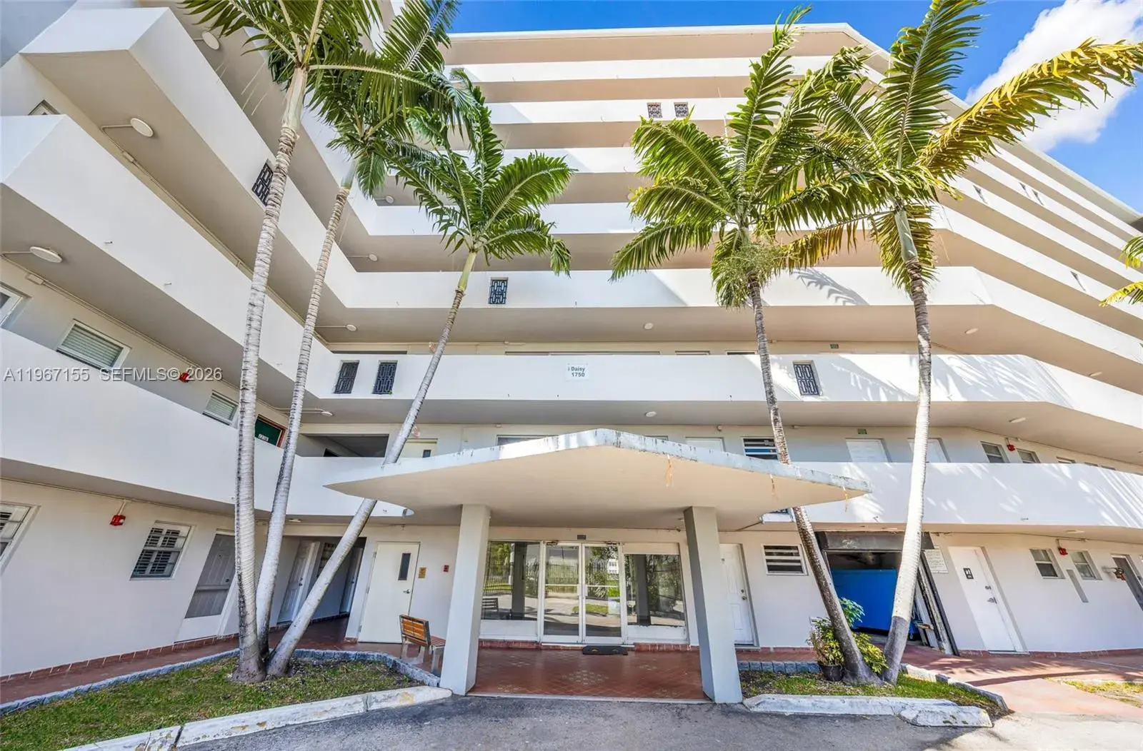 2 bedroom 2 bath Residential for sale at 1750 NE 191st St # 4, Miami FL 33179