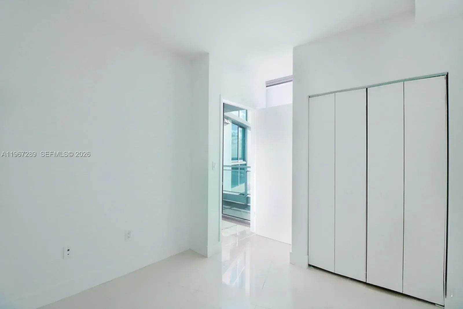 2 bedroom 2 bath Residential Lease for rent at 92 SW 3rd St # 2706, Miami FL 33130