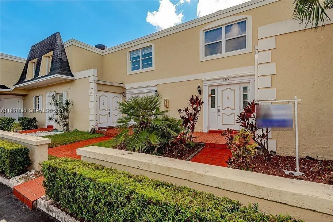 3 bedroom 2 bath Residential Lease for rent at 2304 NE 7th St # 27, Hallandale Beach FL 33009