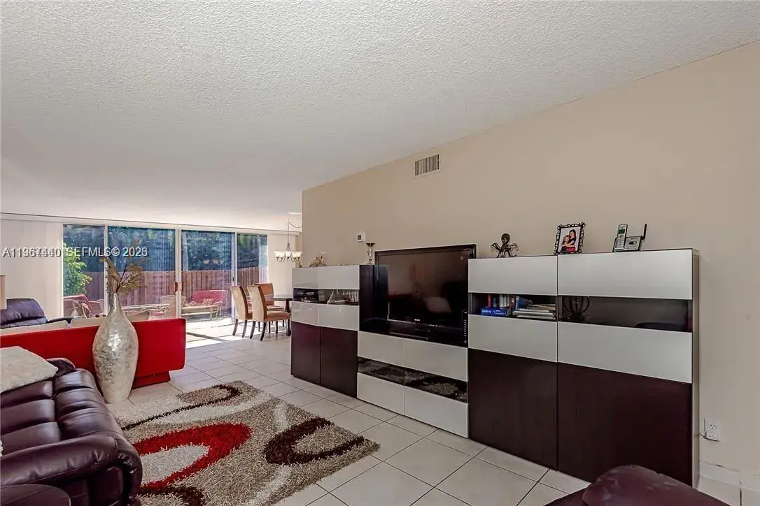 2304 NE 7th St # 27, Hallandale Beach FL 33009