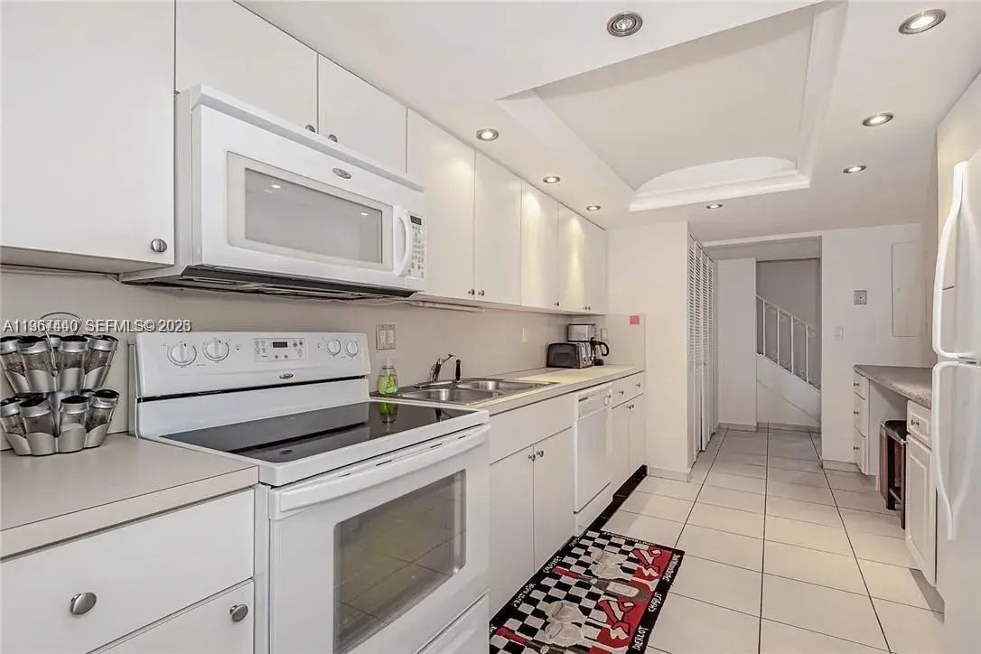 2304 NE 7th St # 27, Hallandale Beach FL 33009