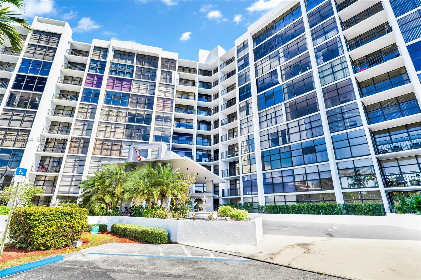 2 bedroom 2 bath Residential for sale at 600 Parkview Dr # 621, Hallandale Beach FL 33009