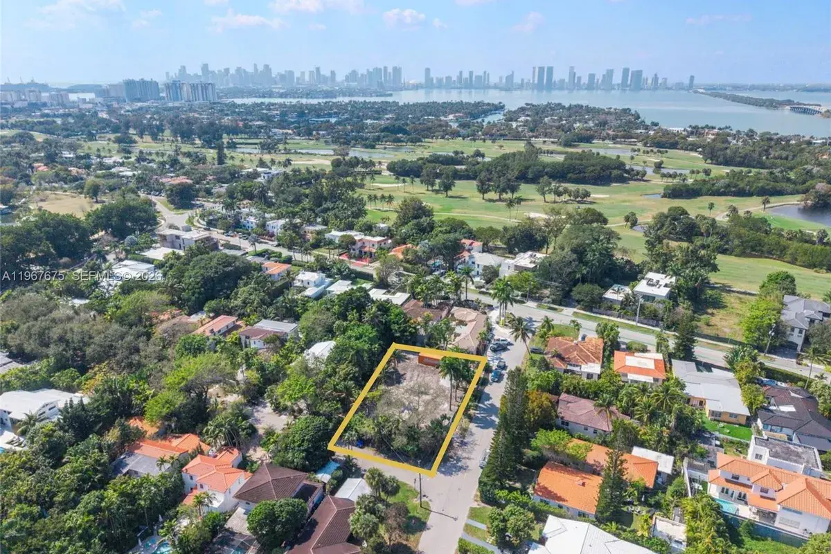2880 Fairgreen Dr, Miami Beach FL 33140