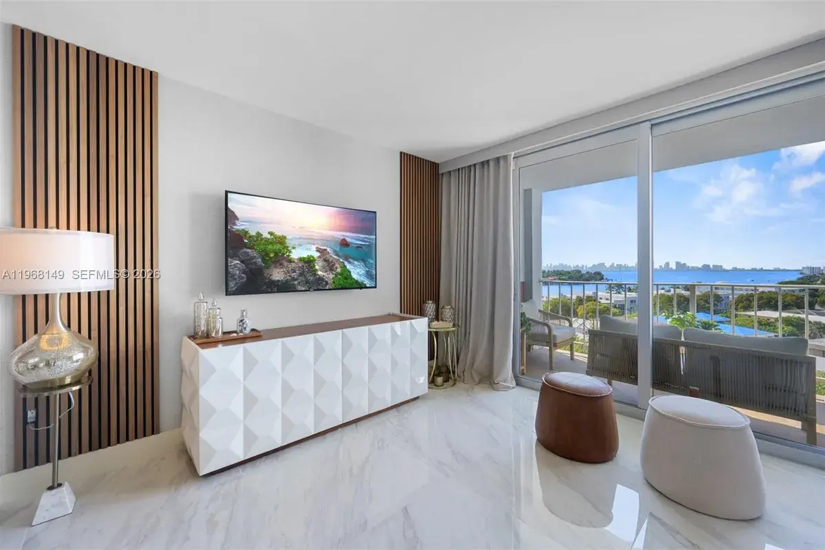 6900 Bay Dr # 8A, Miami Beach FL 33141