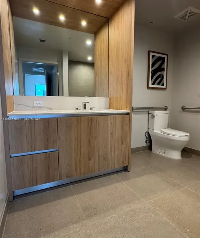11 NE 6th street # 2212, Miami FL 33132