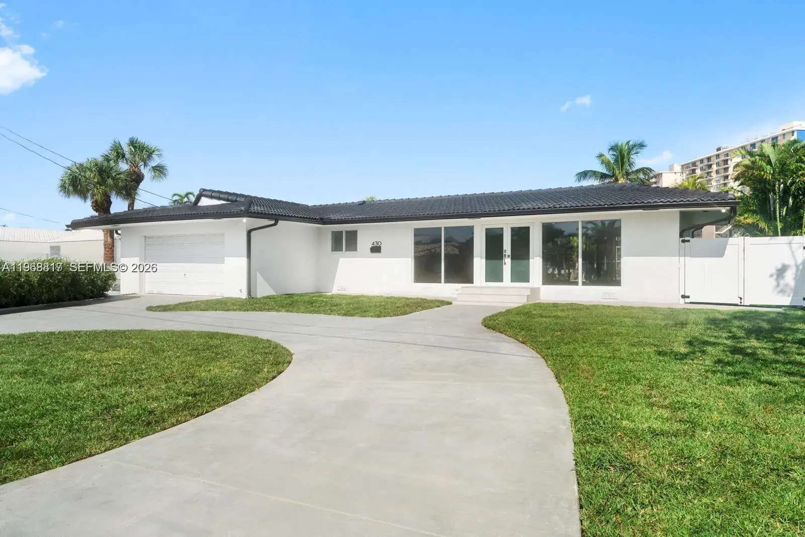 430 Tamarind Dr, Hallandale Beach FL 33009