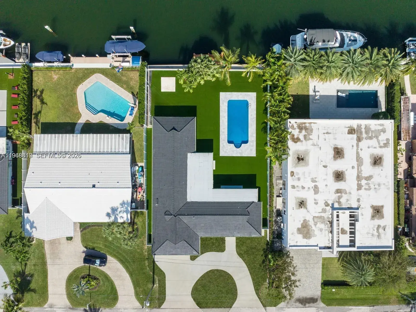 430 Tamarind Dr, Hallandale Beach FL 33009