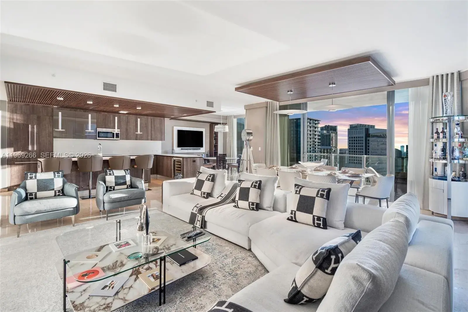 4 bedroom 4 bath Residential for sale at 88 SW 7th St # 3801, Miami FL 33130