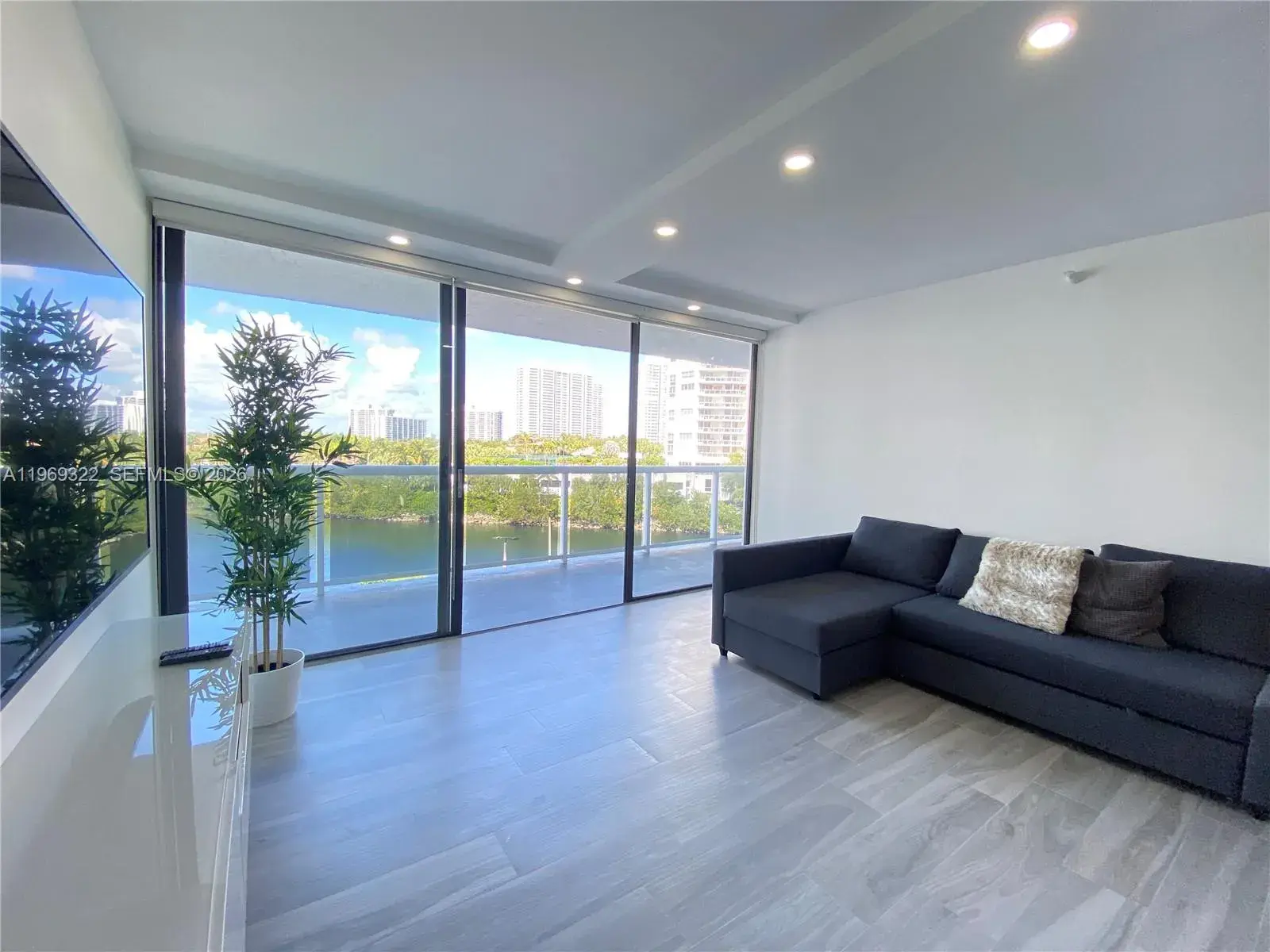 2 bedroom 2 bath Residential Lease for rent at 20515 E Country Club Dr # 549, Aventura FL 33180