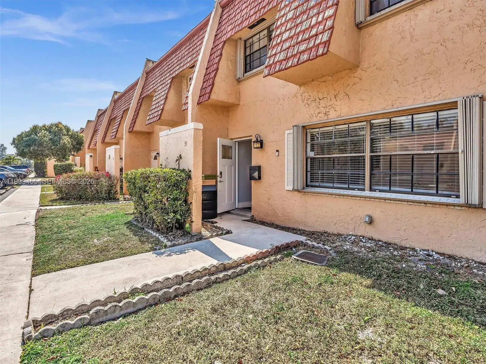 3 bedroom 2 bath Residential for sale at 39 Ann Lee Ln # 39, Tamarac FL 33319