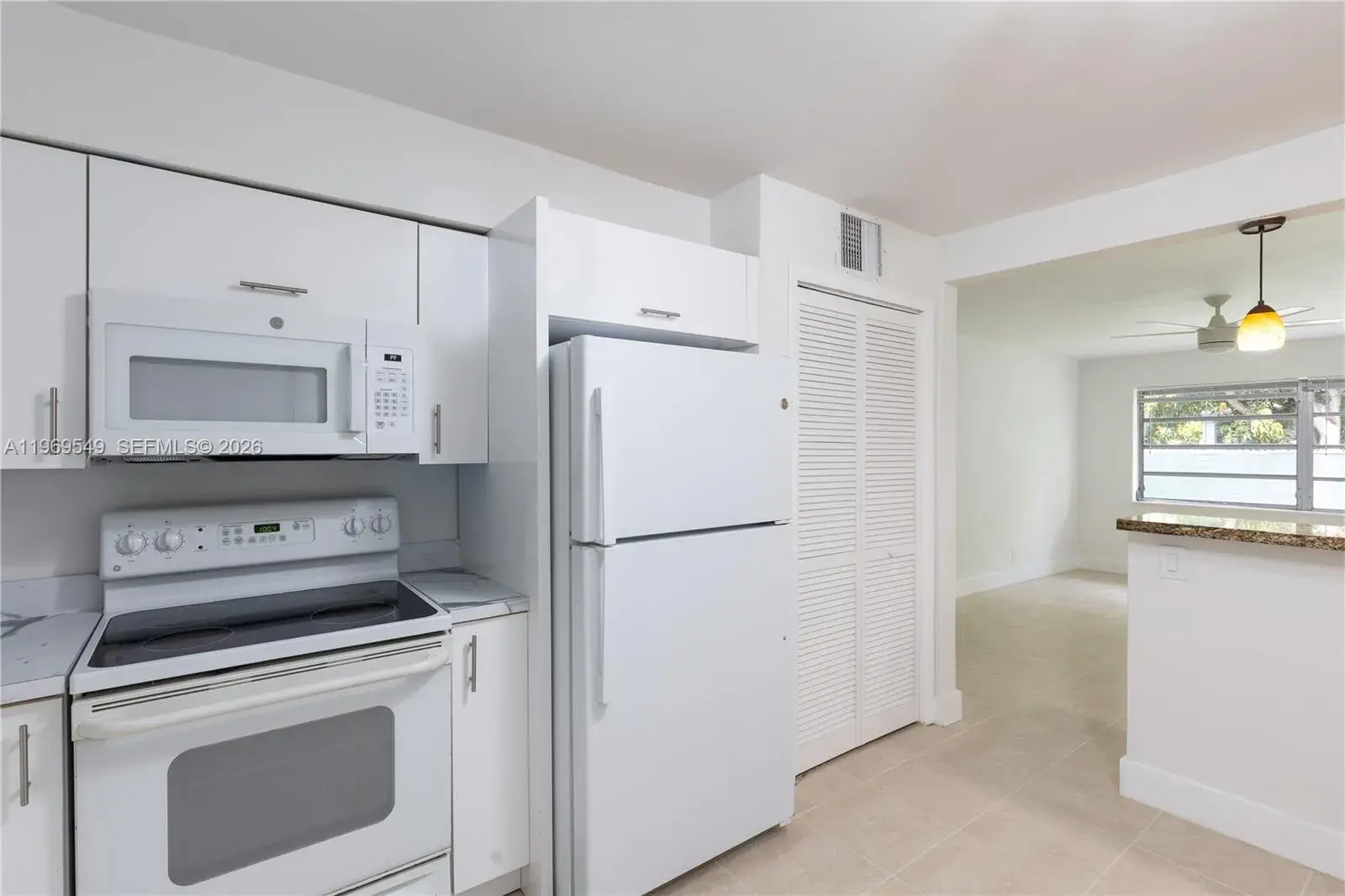 129 SE 4th St # 2, Hallandale Beach FL 33009