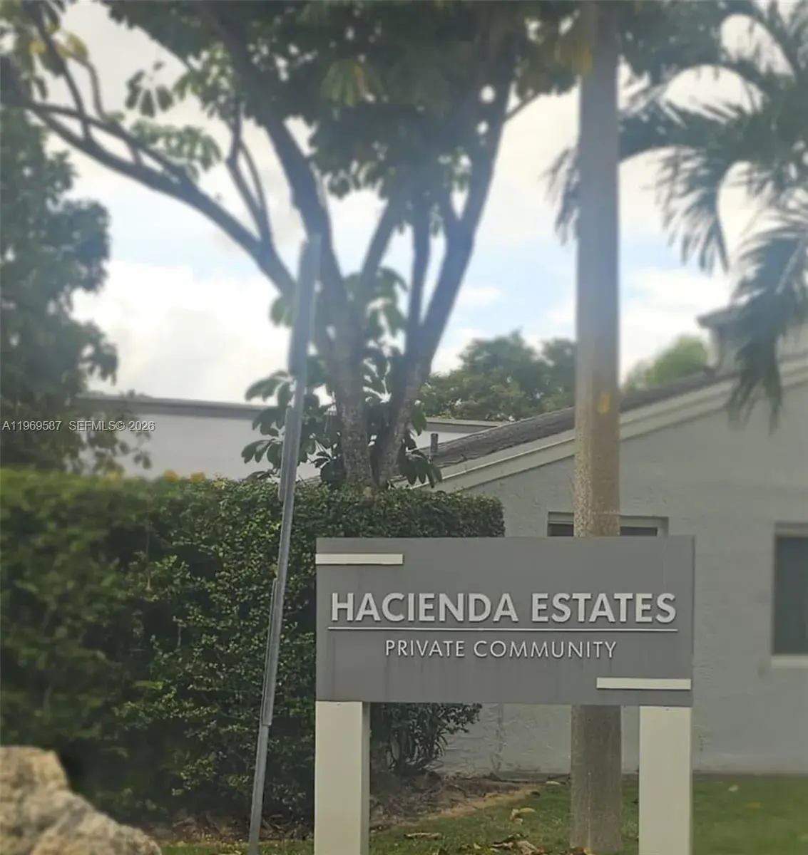 11417 SW 35 ln, Miami FL 33165