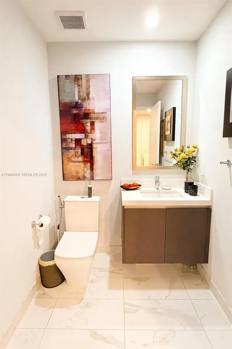 851 NE 1st Ave # 2212, Miami FL 33132