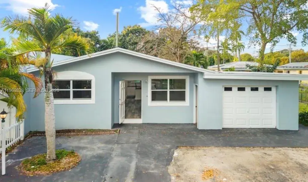 2 bedroom 2 bath Residential Lease for rent at 816 N Golf Dr, Hollywood FL 33021
