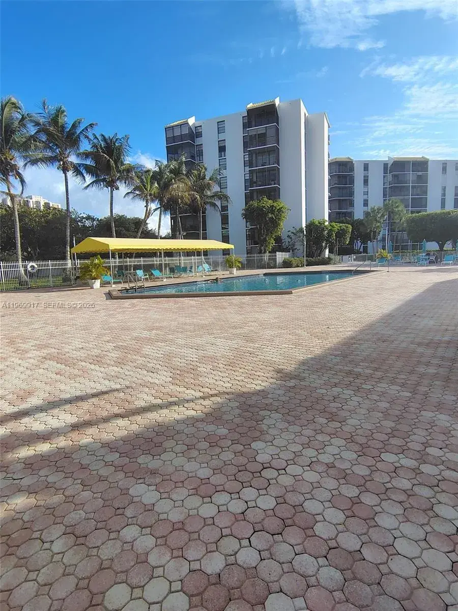 1 bedroom 1 bath Residential Lease for rent at 20400 W Country Club Dr # 209, Aventura FL 33180