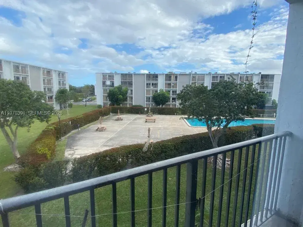 8700 N Sherman Cir # 305, Miramar FL 33025
