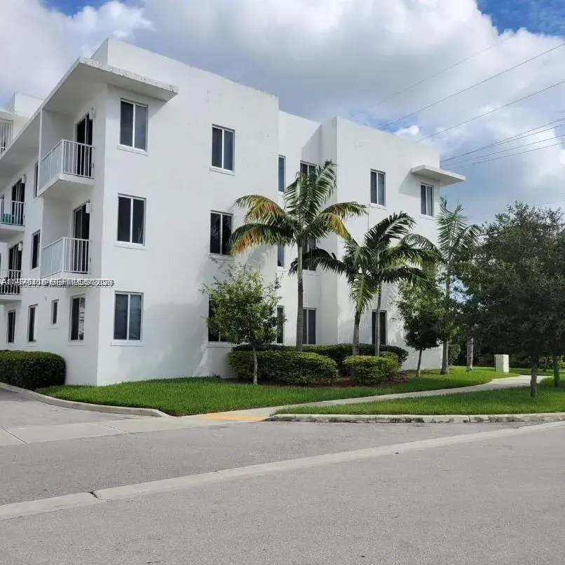 2651 NE 212th Ter # 105, Miami FL 33180