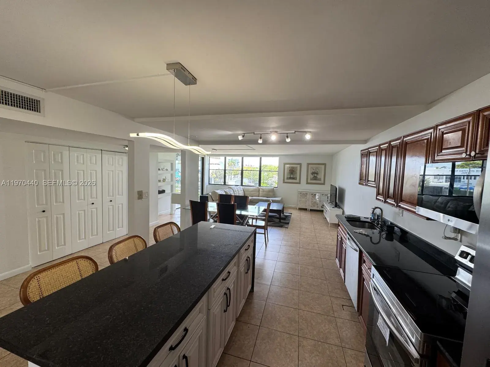 3 bedroom 2 bath Residential Lease for rent at 20381 NE 30th Ave # 7, Aventura FL 33180