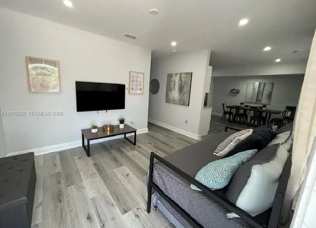 3050 NW 52nd St, Miami FL 33142