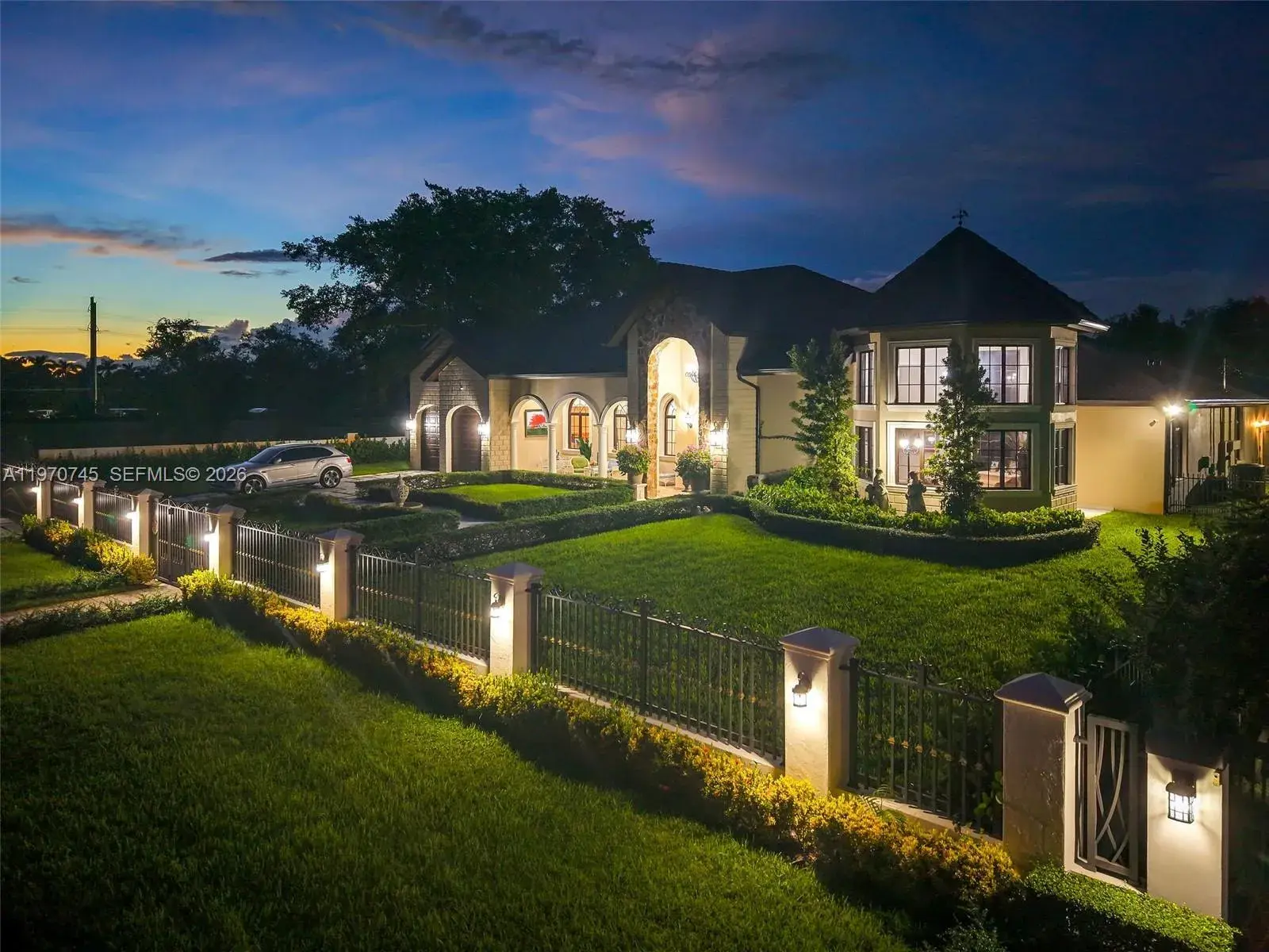 7 bedroom 5 bath Residential for sale at 9815 SW 114th St, Miami FL 33176