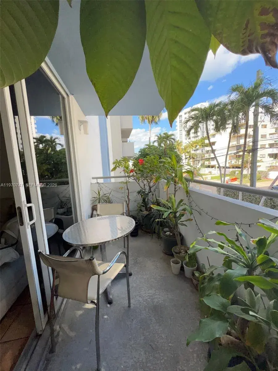 1 bedroom 1 bath Residential for sale at 1658 Bay Rd # 203, Miami Beach FL 33139
