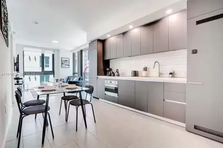 227 NE 2nd St # 1909, Miami FL 33132