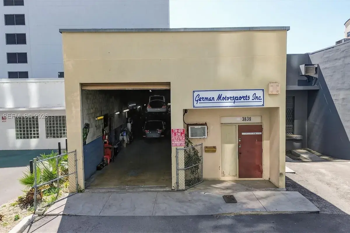 3838 Shipping Ave, Miami FL 33146
