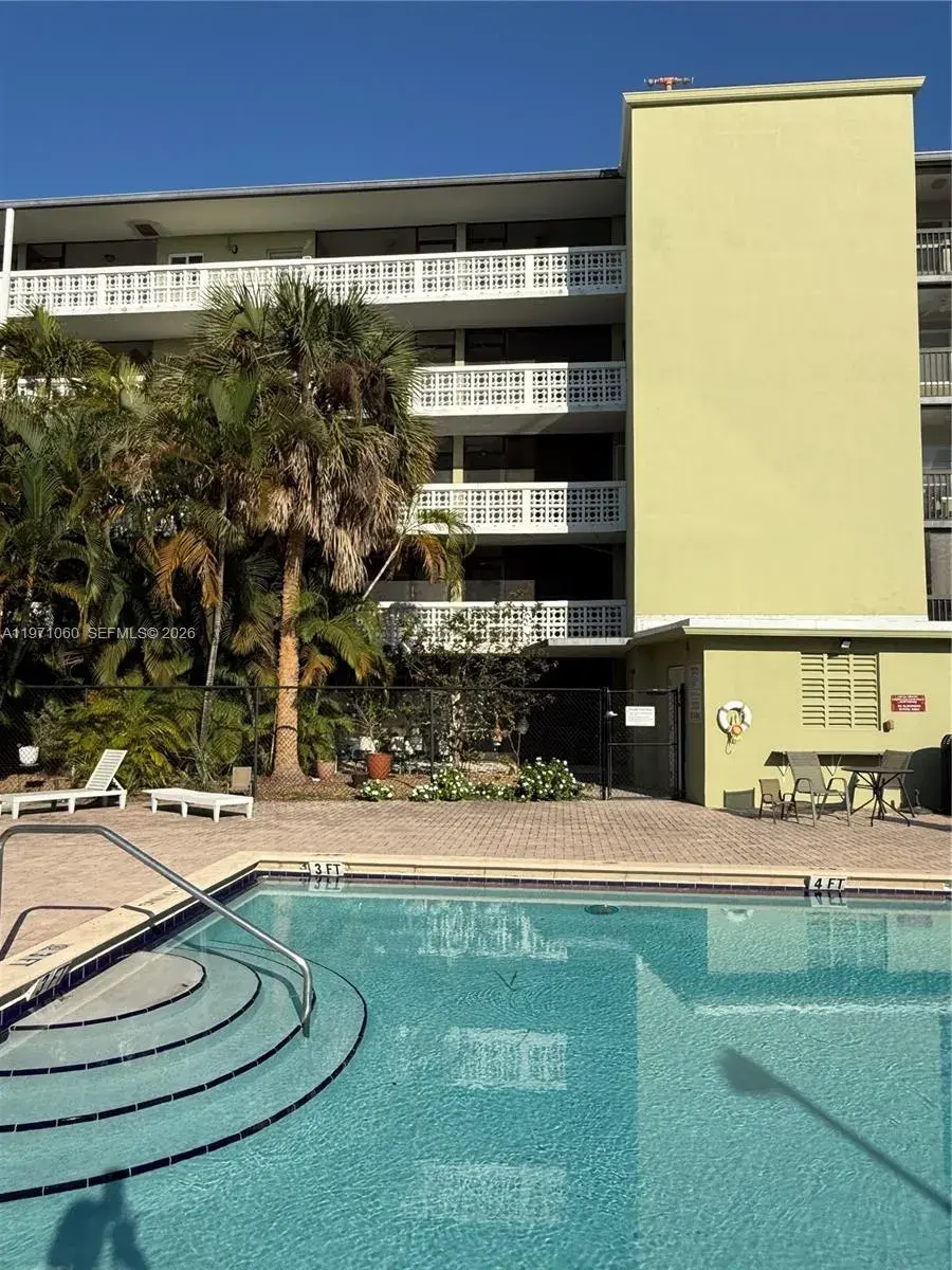 1 bedroom 1 bath Residential for sale at 1425 Arthur St # 315B, Hollywood FL 33020
