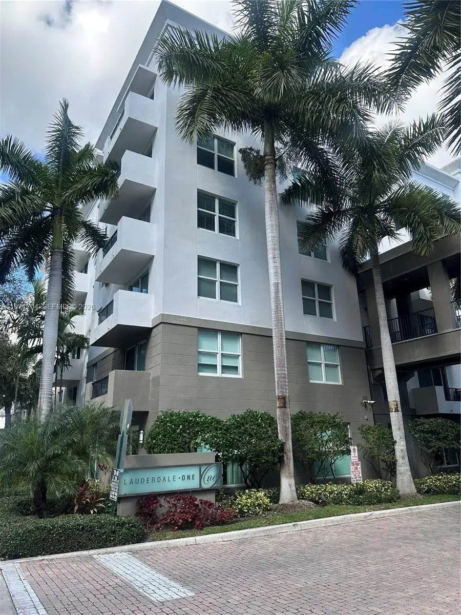 1 bedroom 1 bath Residential Lease for rent at 2421 NE 65th St # 508, Fort Lauderdale FL 33308